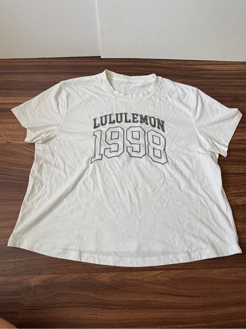 Lululemon Collegiate 1998 Graphic Crop Tee – White